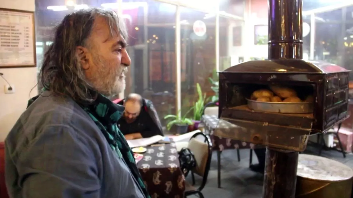 Bu kıraathanede müşteriler kendileri pişirip kendileri yiyor