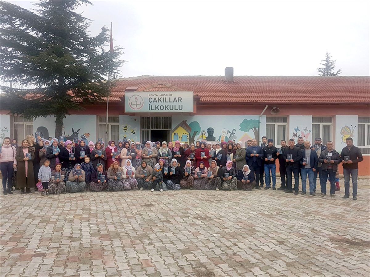 Bu okulda veliler de sınava giriyor