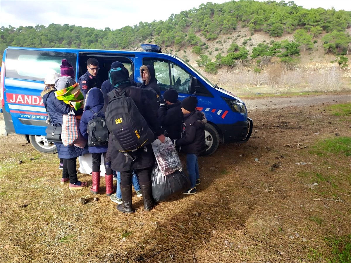 Çanakkale\'de 28 düzensiz göçmen yakalandı