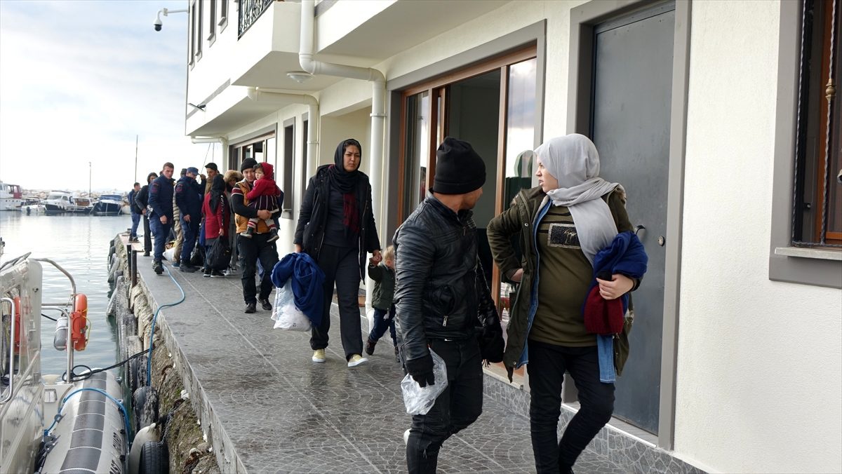 Çanakkale\'de 82 düzensiz göçmen yakalandı