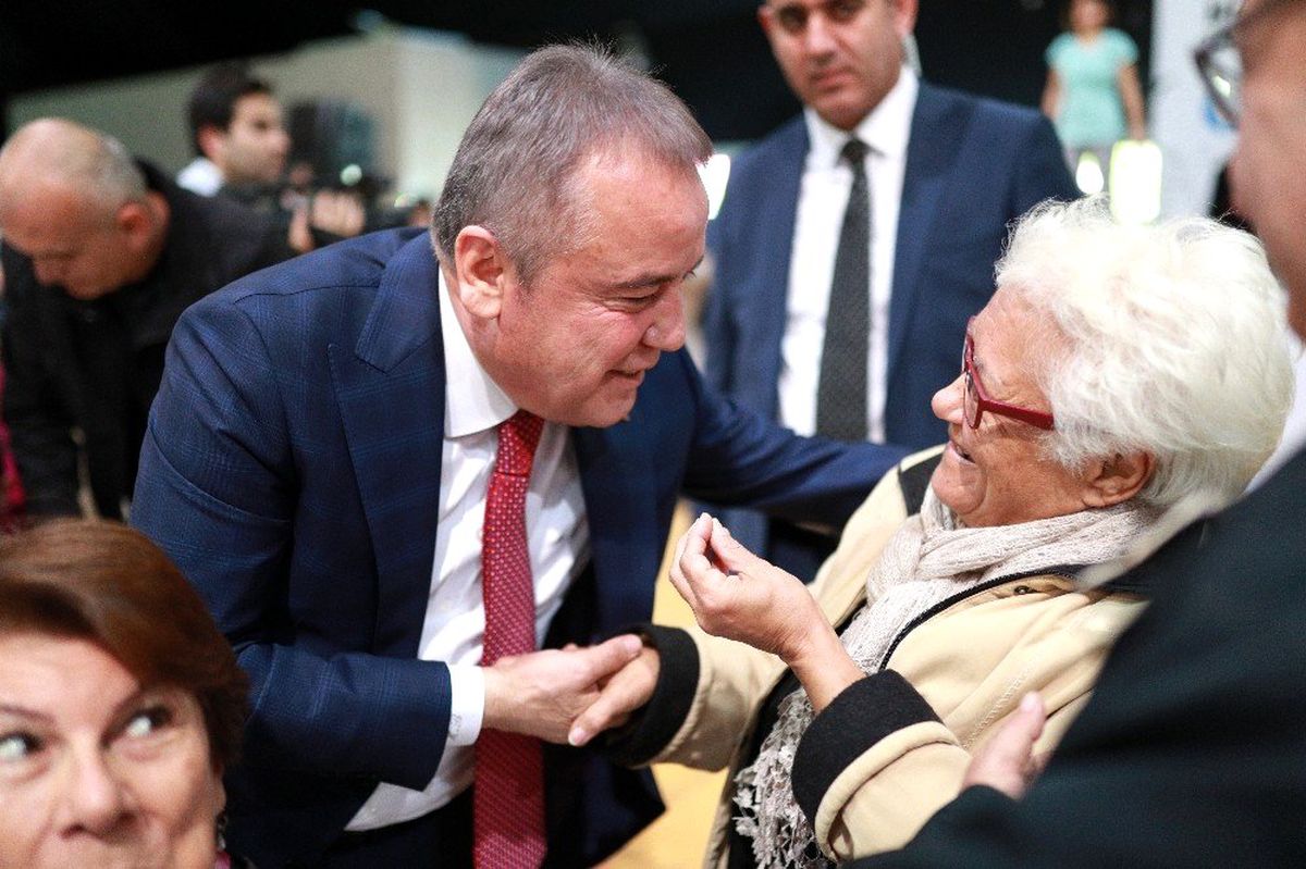 CHP, 11 Büyükşehirde yaptırdığı anket sonuçlarını açıkladı