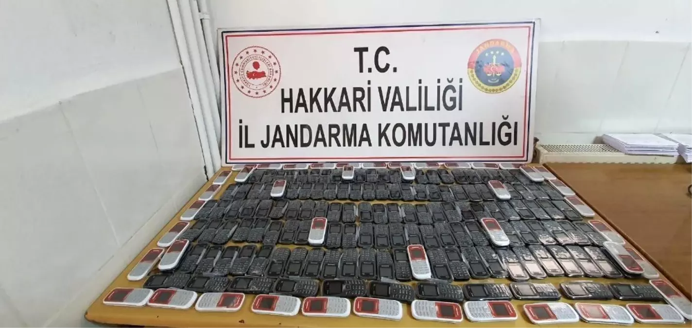 Derecik\'te çok sayıda gümrük kaçağı cep telefonu ele geçirildi