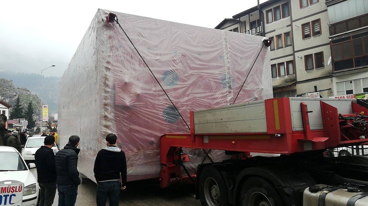 Dev enerji kazanı şehir merkezinden böyle geçti