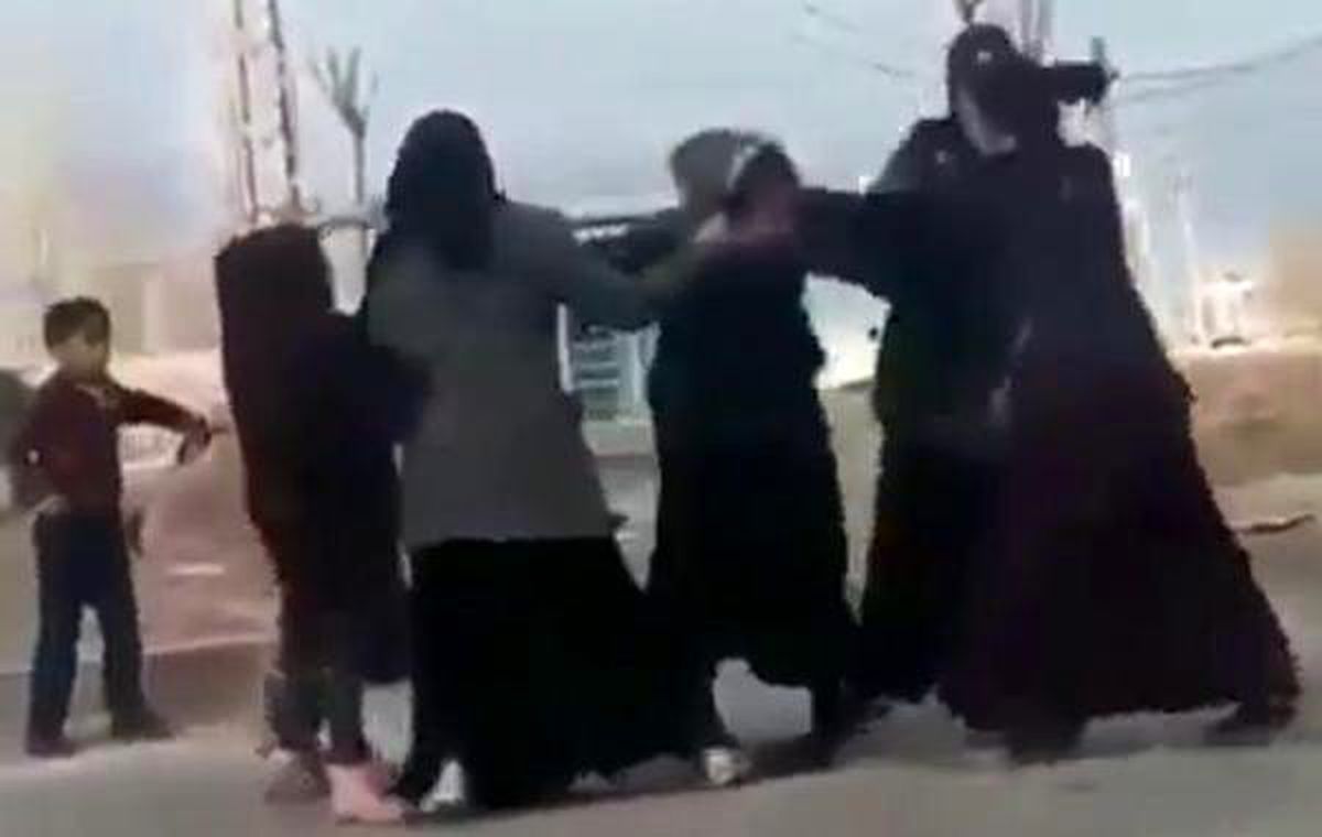 Dilenci kadınların yer kavgası
