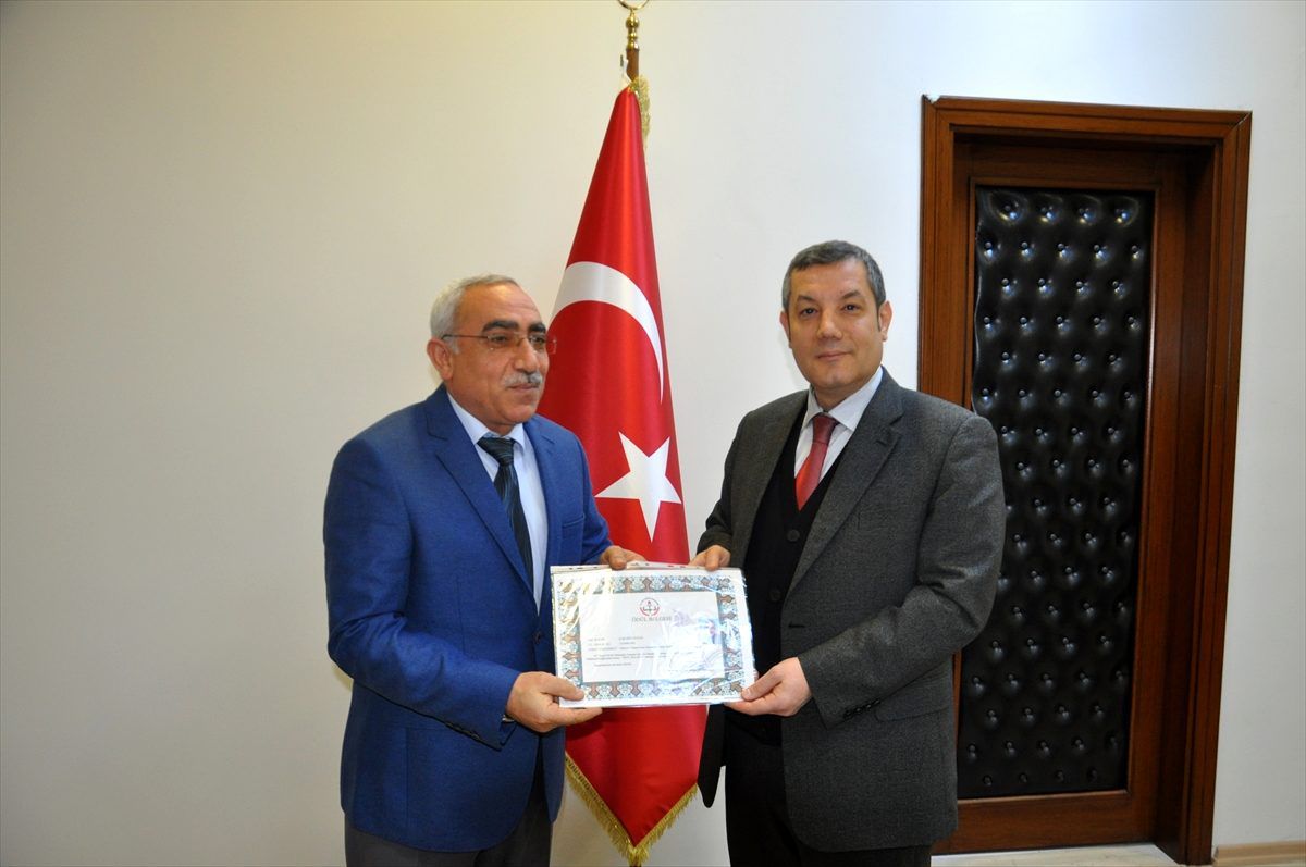 Dörtyol\'da idareci ve öğretmenlere üstün başarı belgesi verildi