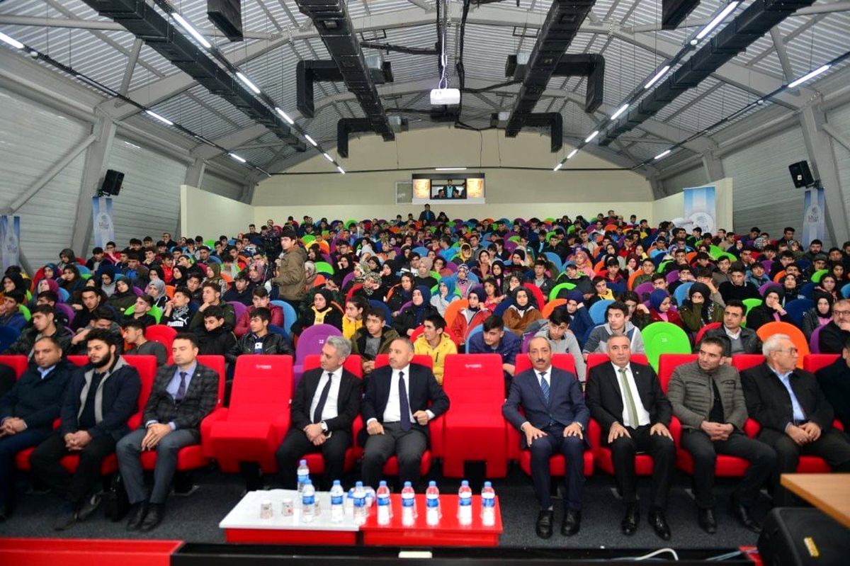 Elazığ\'da "Geleceğim Mesleğim" konferansı