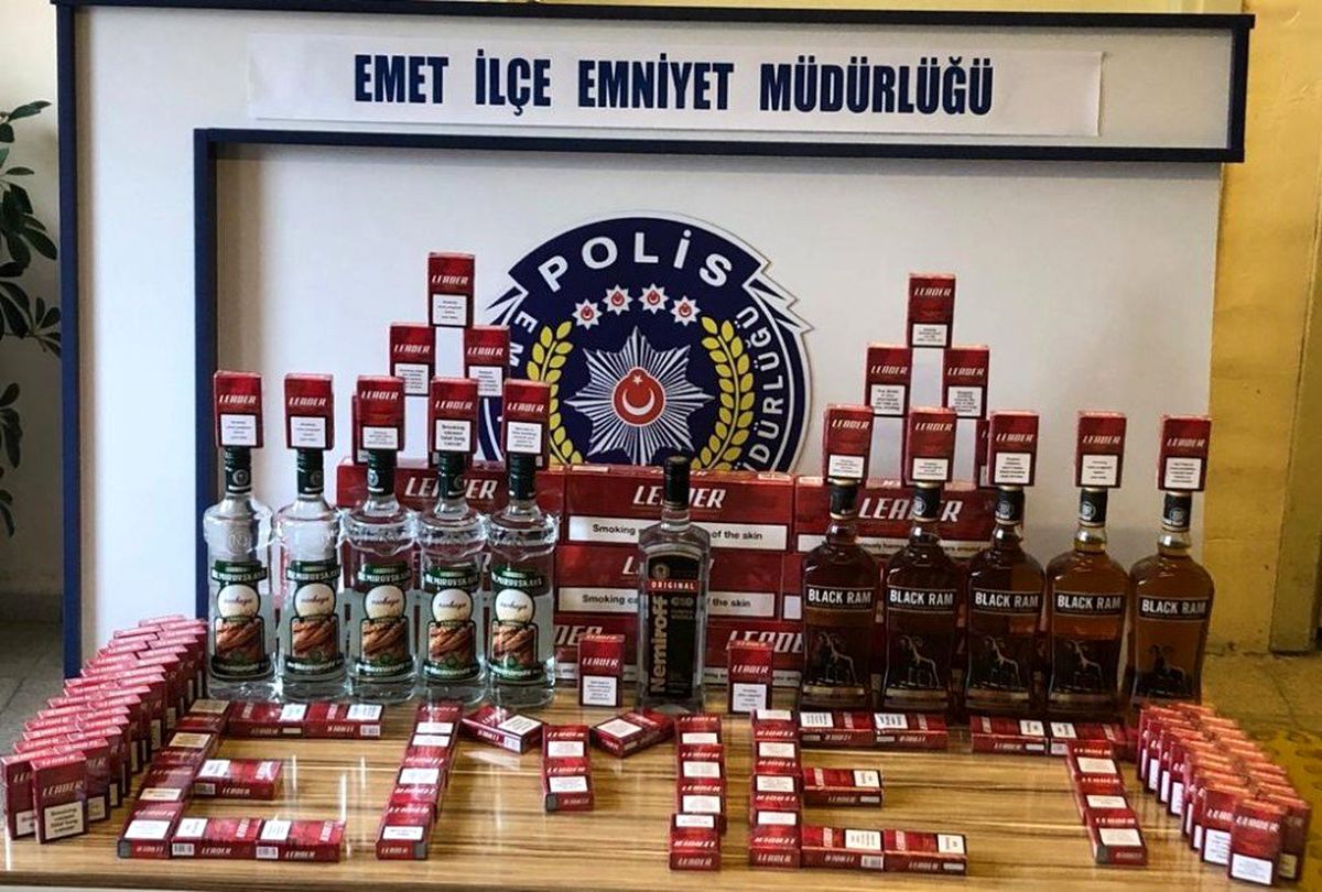 Emet\'te kaçak içki ve sigara operasyonu
