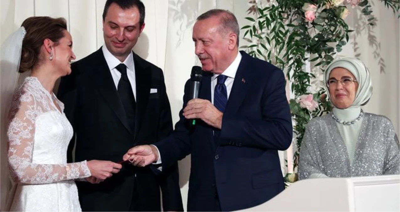 Erdoğan\'ın şahitlik yaptığı Hulisi Akar\'ın oğlunun nikah töreninde, dikkatlerden kaçmayan davetiye detayı
