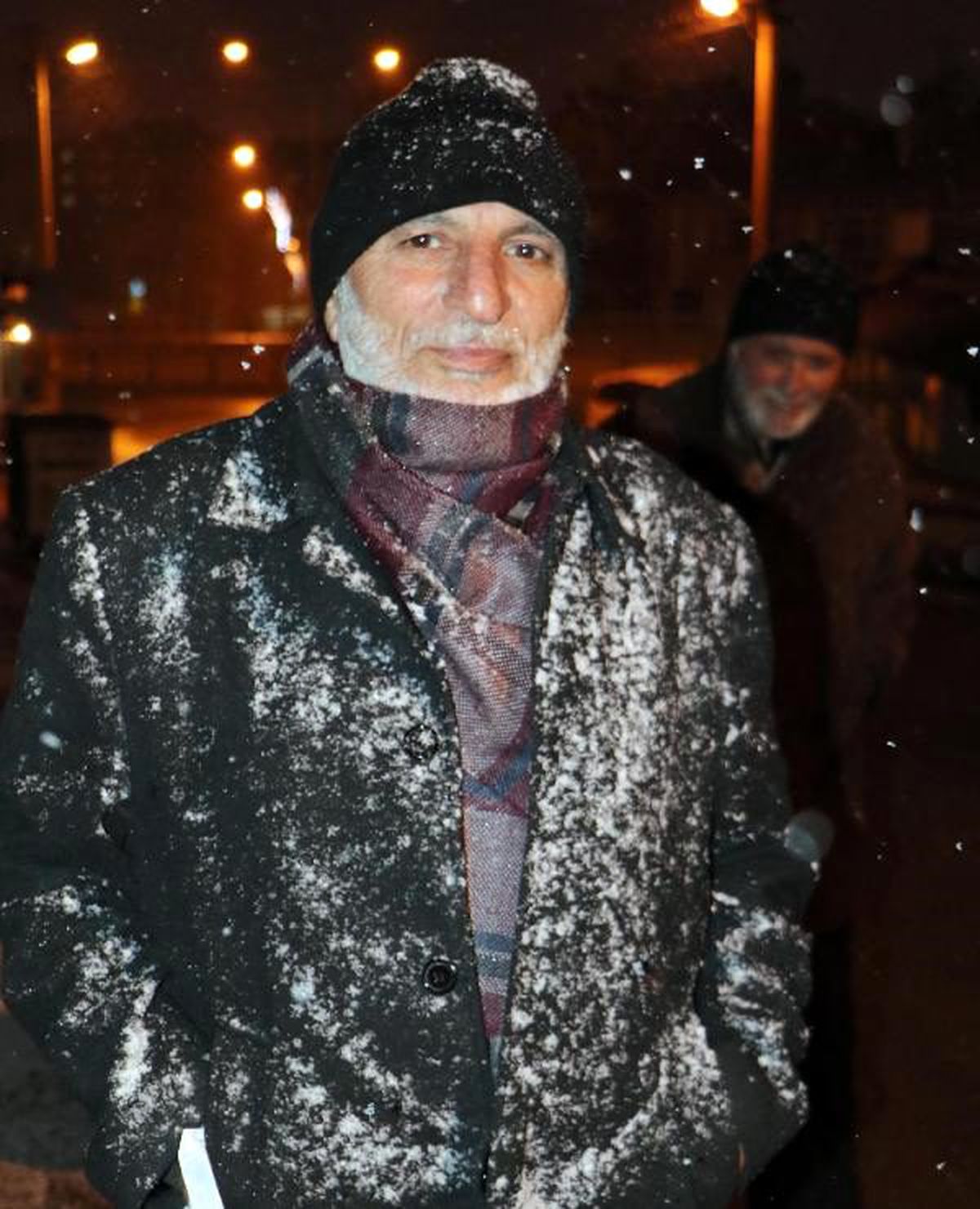 Erzurum\'da yağmaya başlayan kar sevindirdi