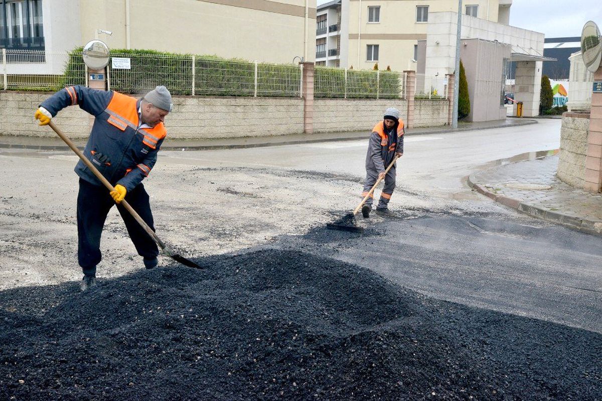 Fen İşleri ekipleri 9 mahallede çalışıyor