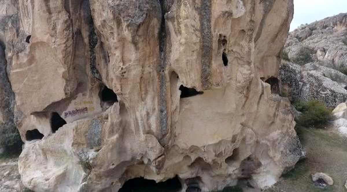 Frig Vadisi\'ne \'vandal\' tahribatı