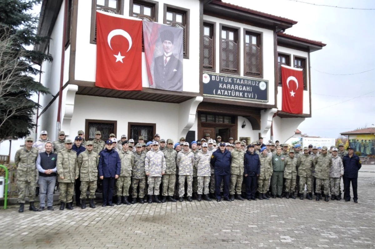 Genelkurmay Başkanlığı askeri personellerinden Atatürk Evi\'ne ziyaret