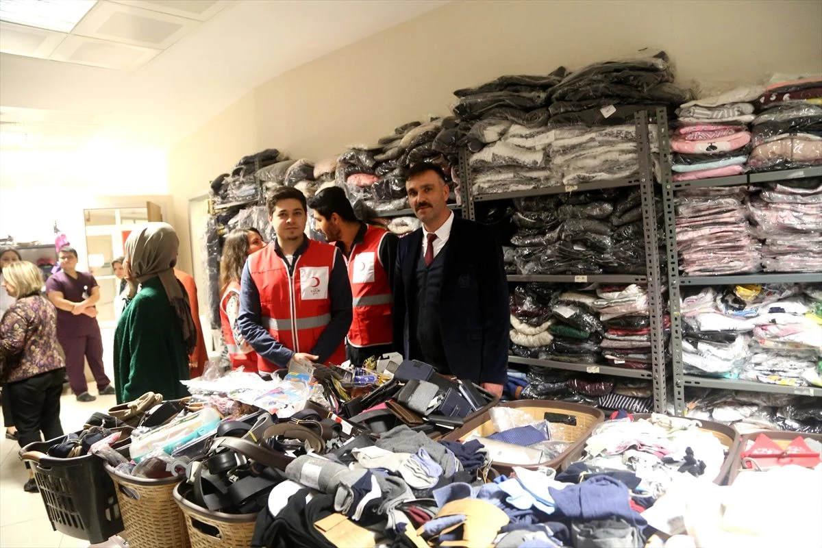 Hastanede kalan ihtiyaç sahiplerinin kıyafetleri "Kızılay Butik"ten