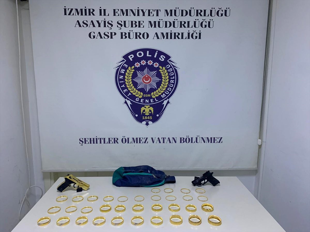 İzmir\'de 2 kişinin yaralandığı kuyumcu soygununda 4 zanlı yakalandı