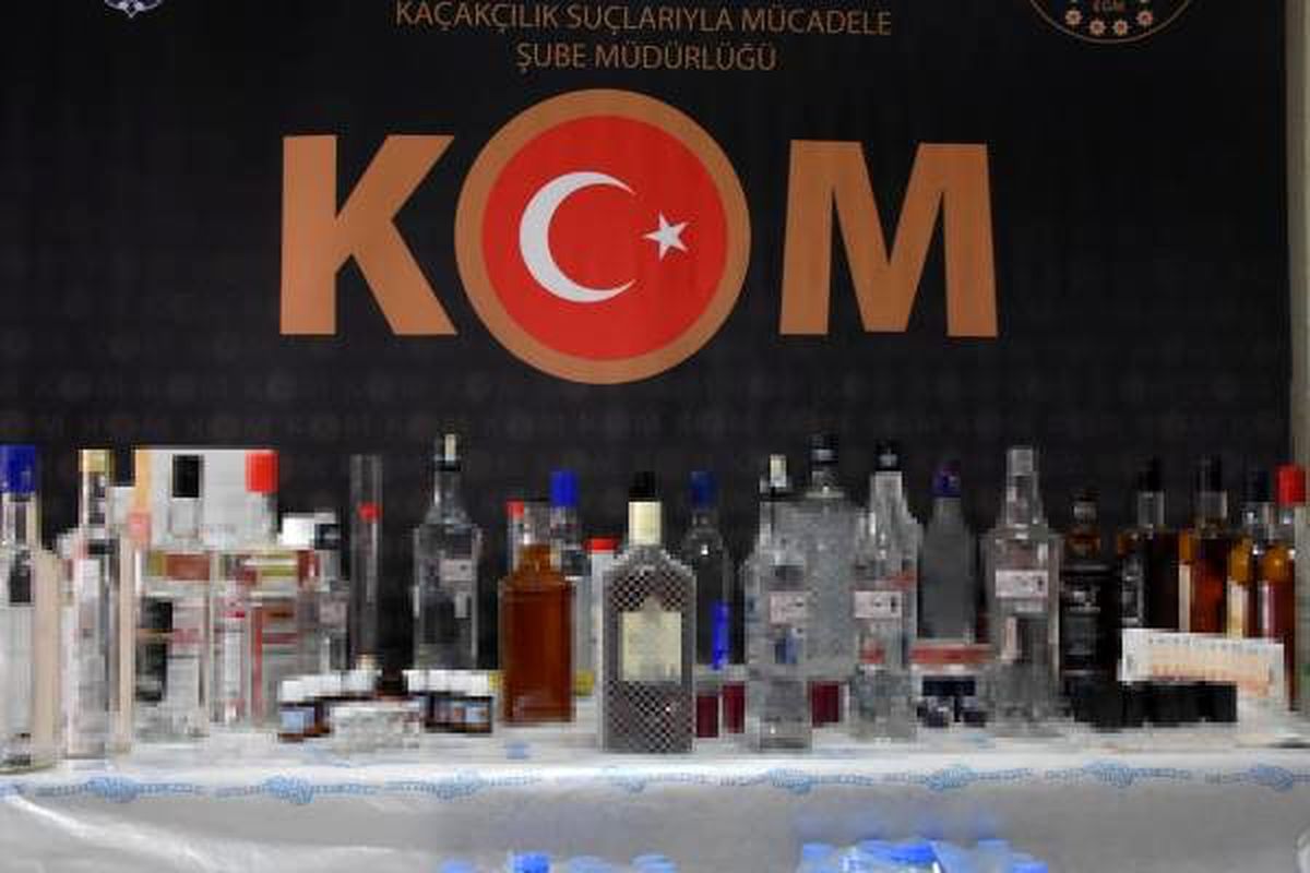 İzmir\'de ele geçen 60 ton sahte içki imha edildi