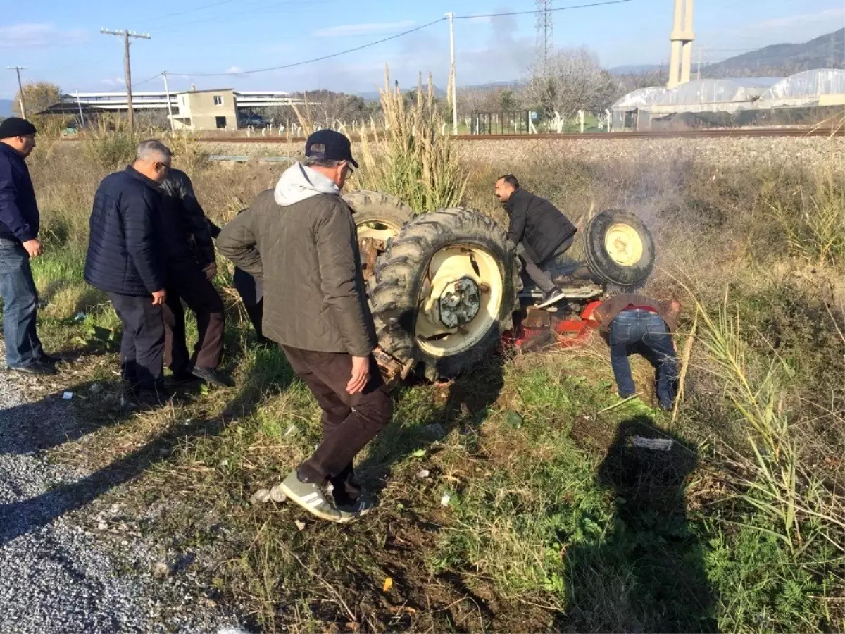 Kamyonetin çarptığı traktör şarampole yuvarlandı: 1\'i ağır 3 yaralı