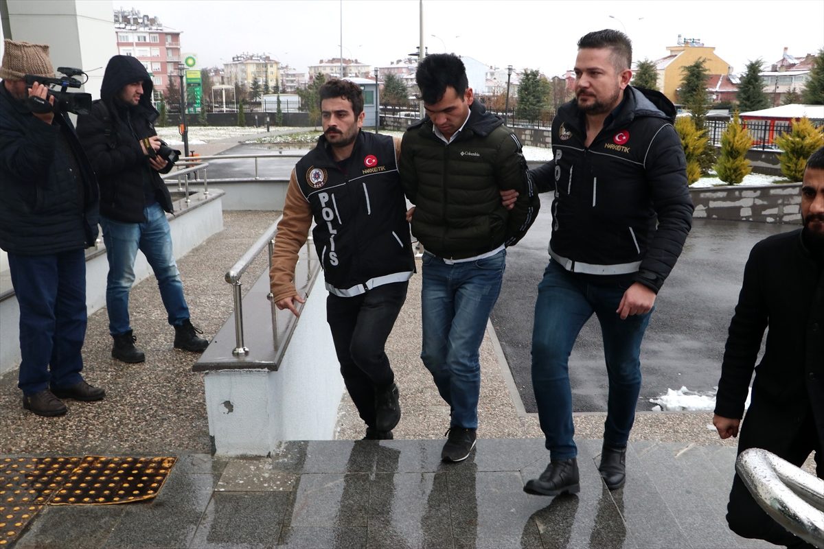 Karaman\'da Afganistan uyruklu uyuşturucu satıcısı tutuklandı