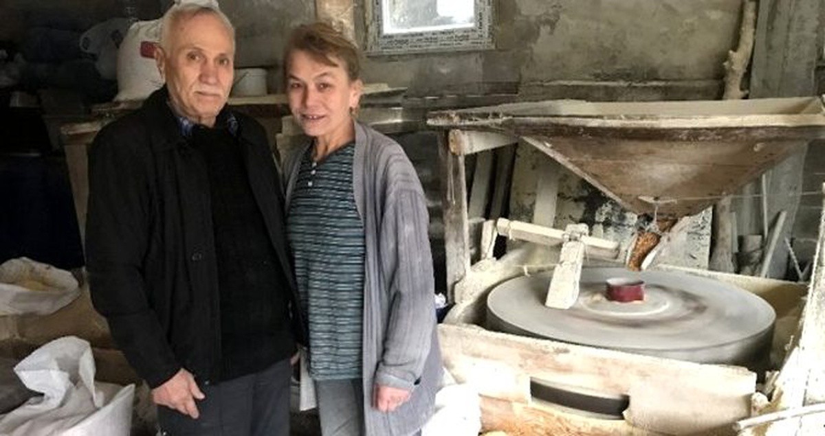 Karı koca bir asırlık geleneği yaşatmaya çalışıyorlar
