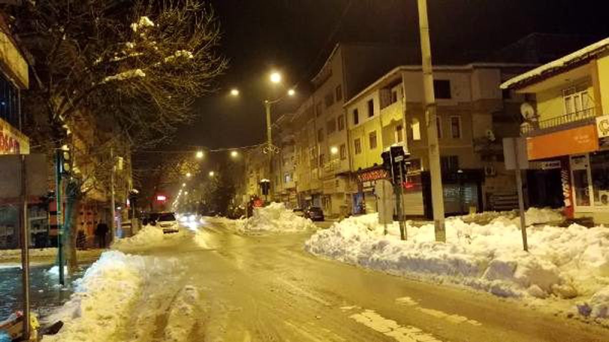 Karın etkisi altındaki Göksun\'da 24 saati aşkın süredir elektrikler kesik (3)