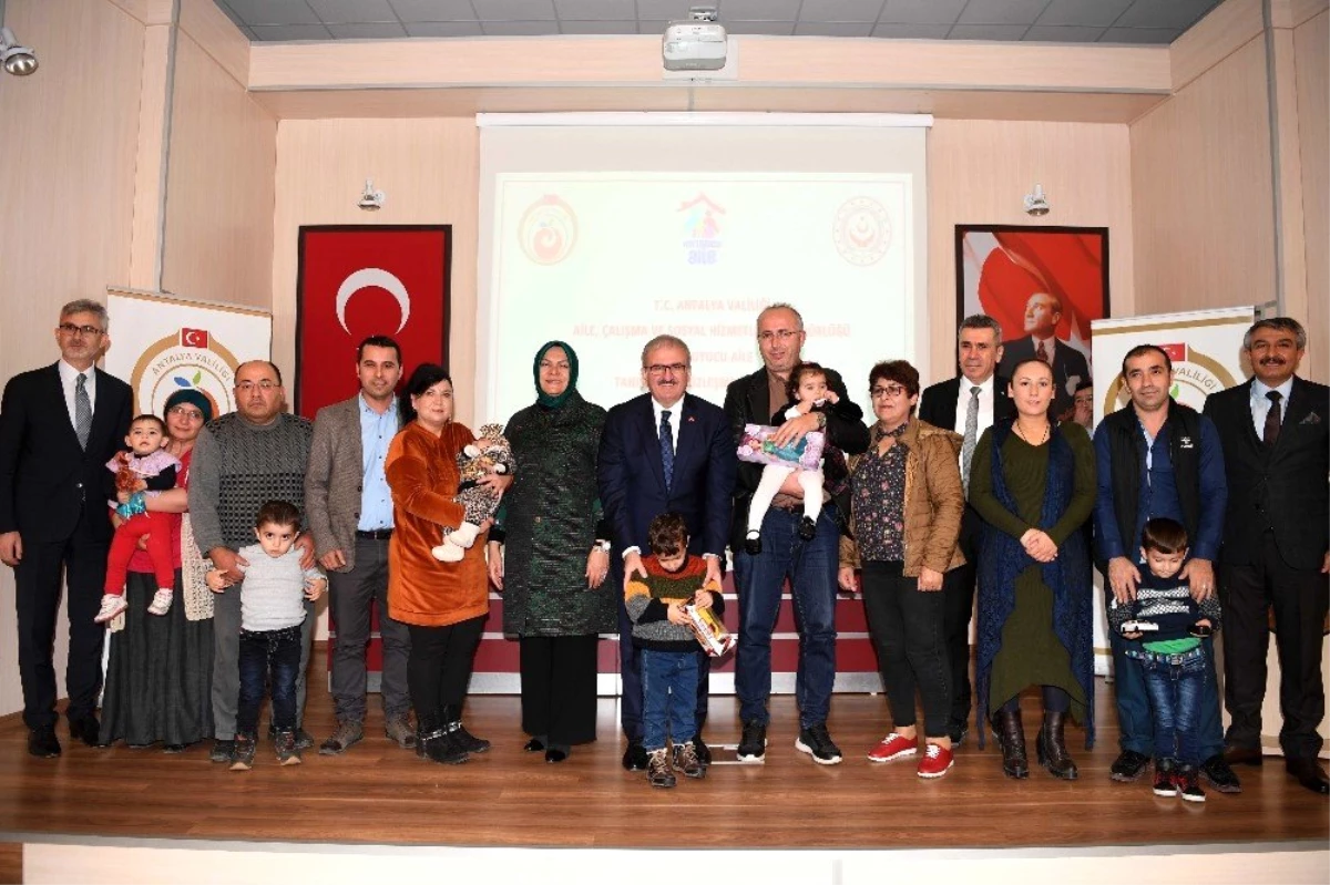 \'Koruyucu Aile\' projesi Antalya\'da 182 çocuğu aileyle buluşturdu
