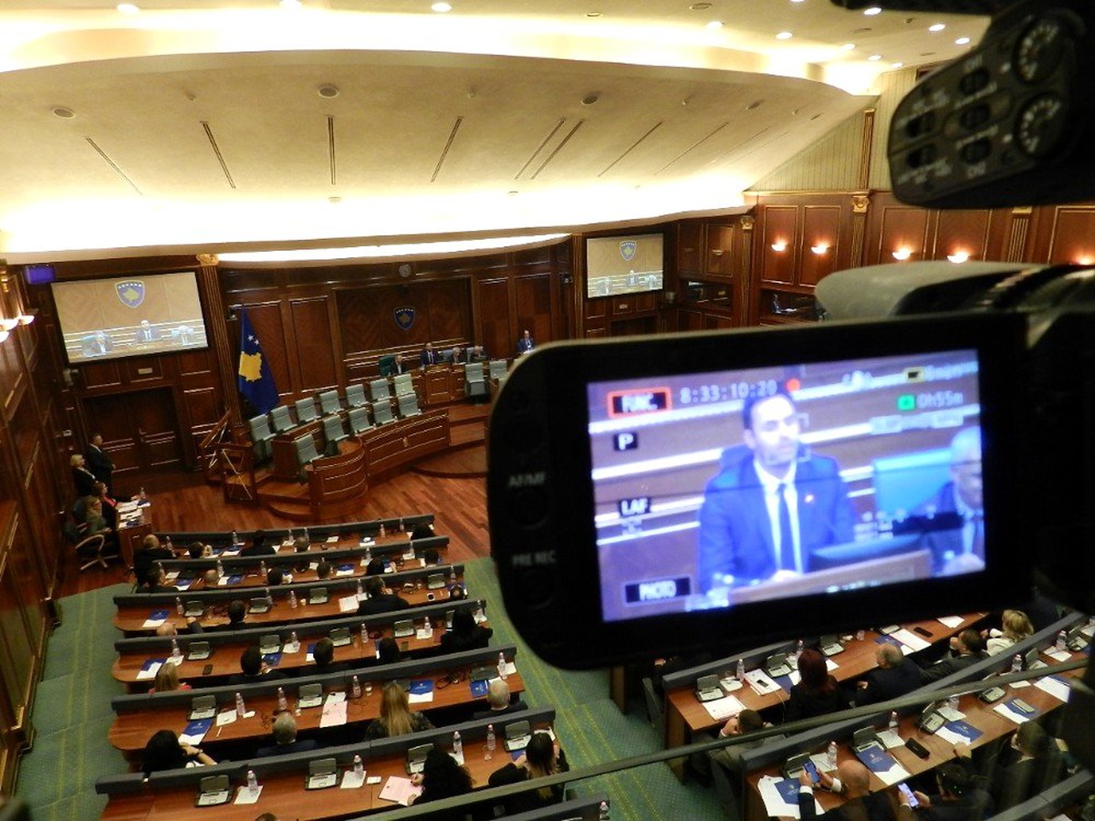 Kosova Meclisinde milletvekilleri yemin etti