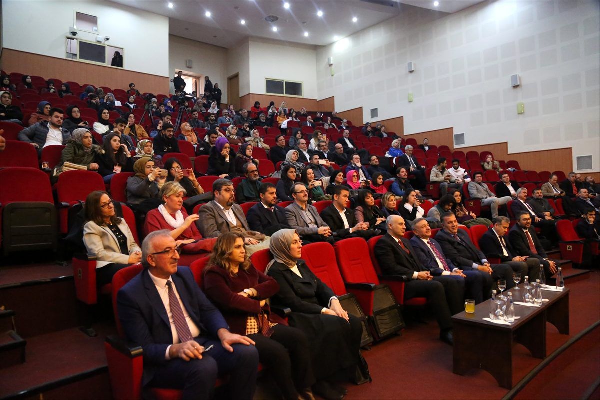 Mersin Üniversitesinde "Hz. Mevlana\'da Edeb Konferansı" gerçekleştirildi