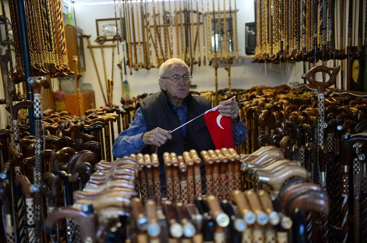 Nihat ustanın "özellikli" bastonları ilgi görüyor