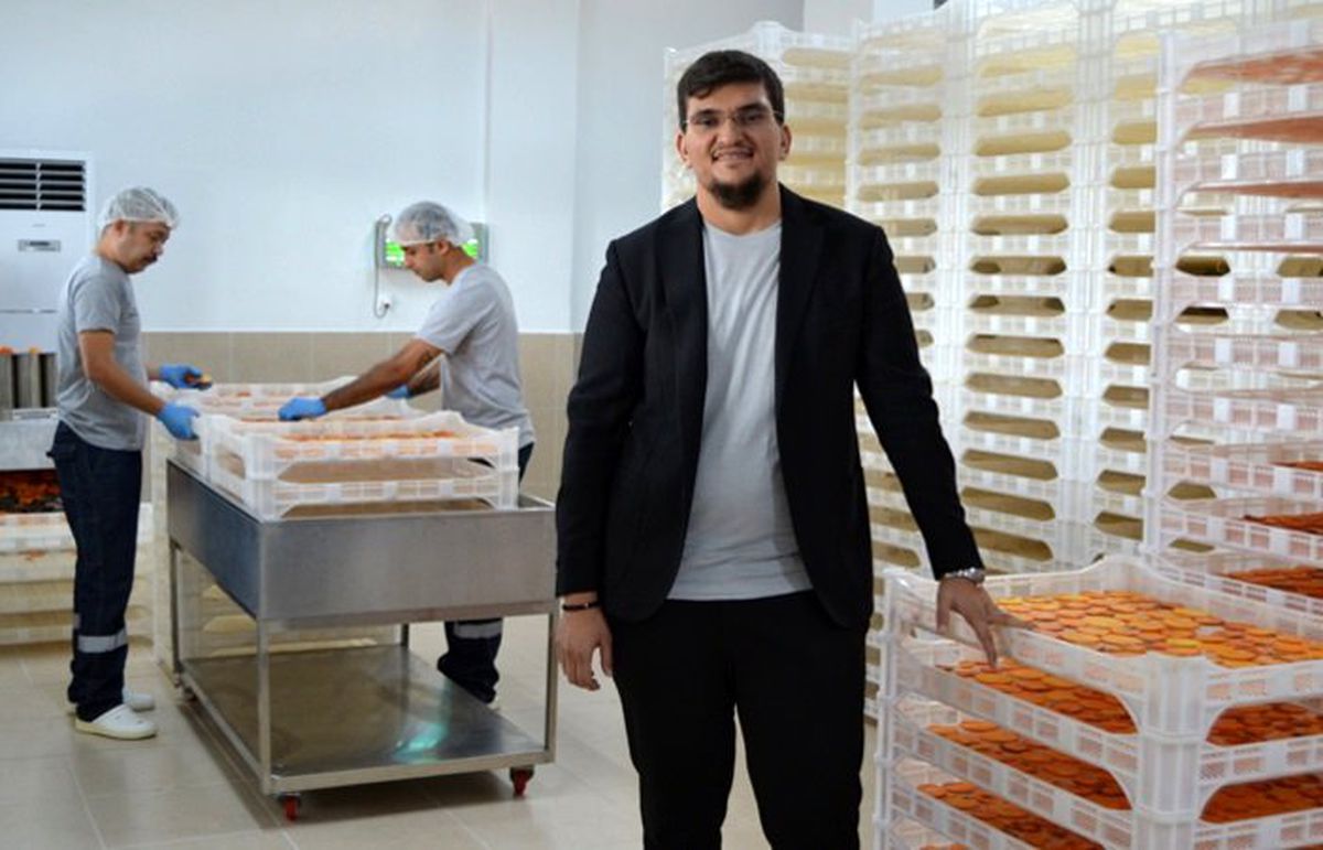 Nuri Bey Çiftliği, 87 bin ağacın ürünlerini kurutulmuş meyveye dönüştürüyor