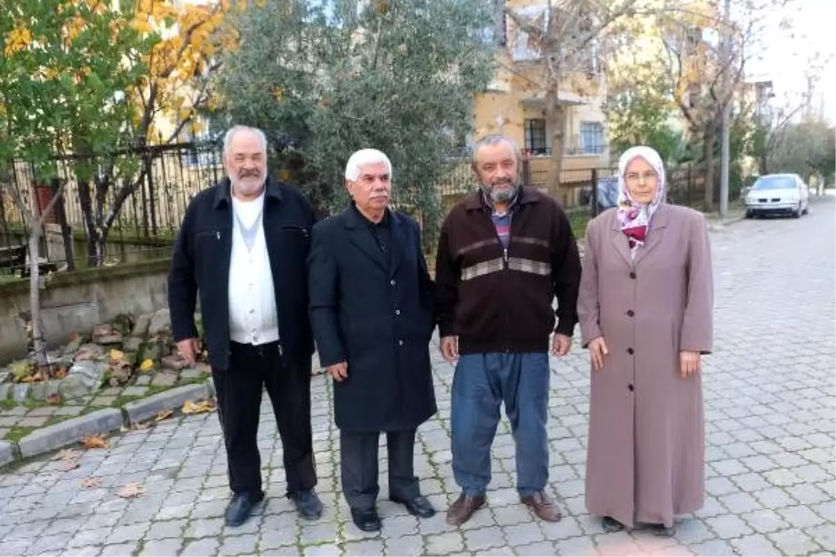 Okulun bahçe duvarının yıkıldığı toprak kayması tedirgin ediyor