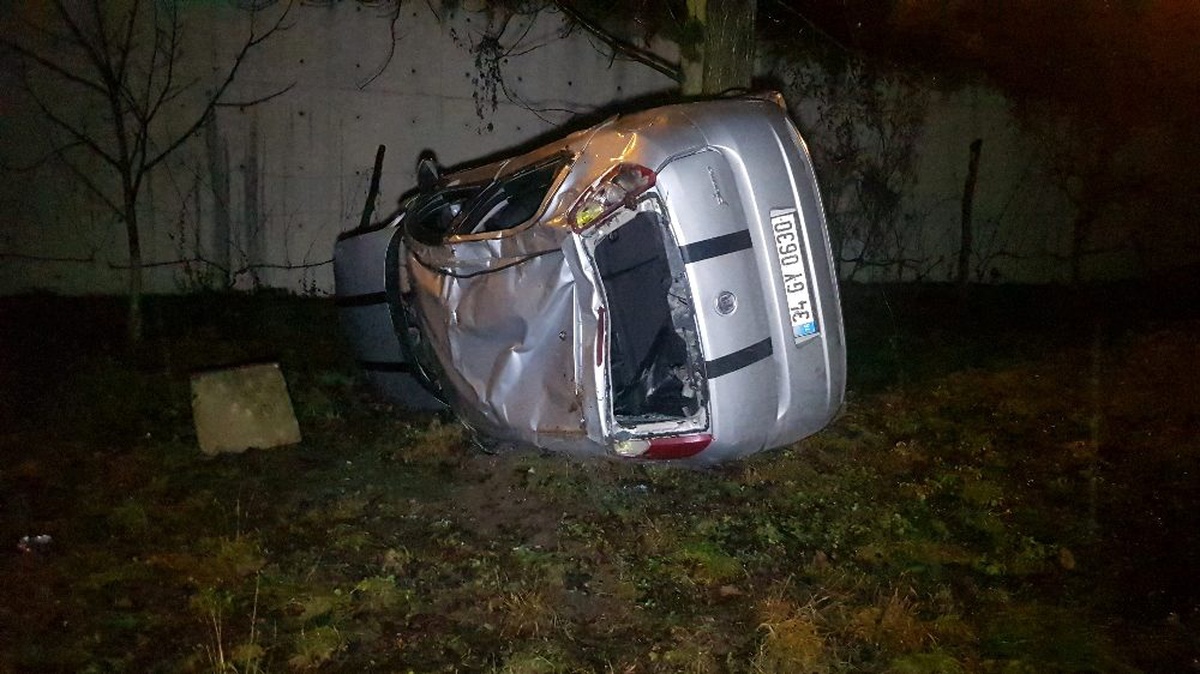 Otomobil 35 metreden araziye uçtu: 2 yaralı