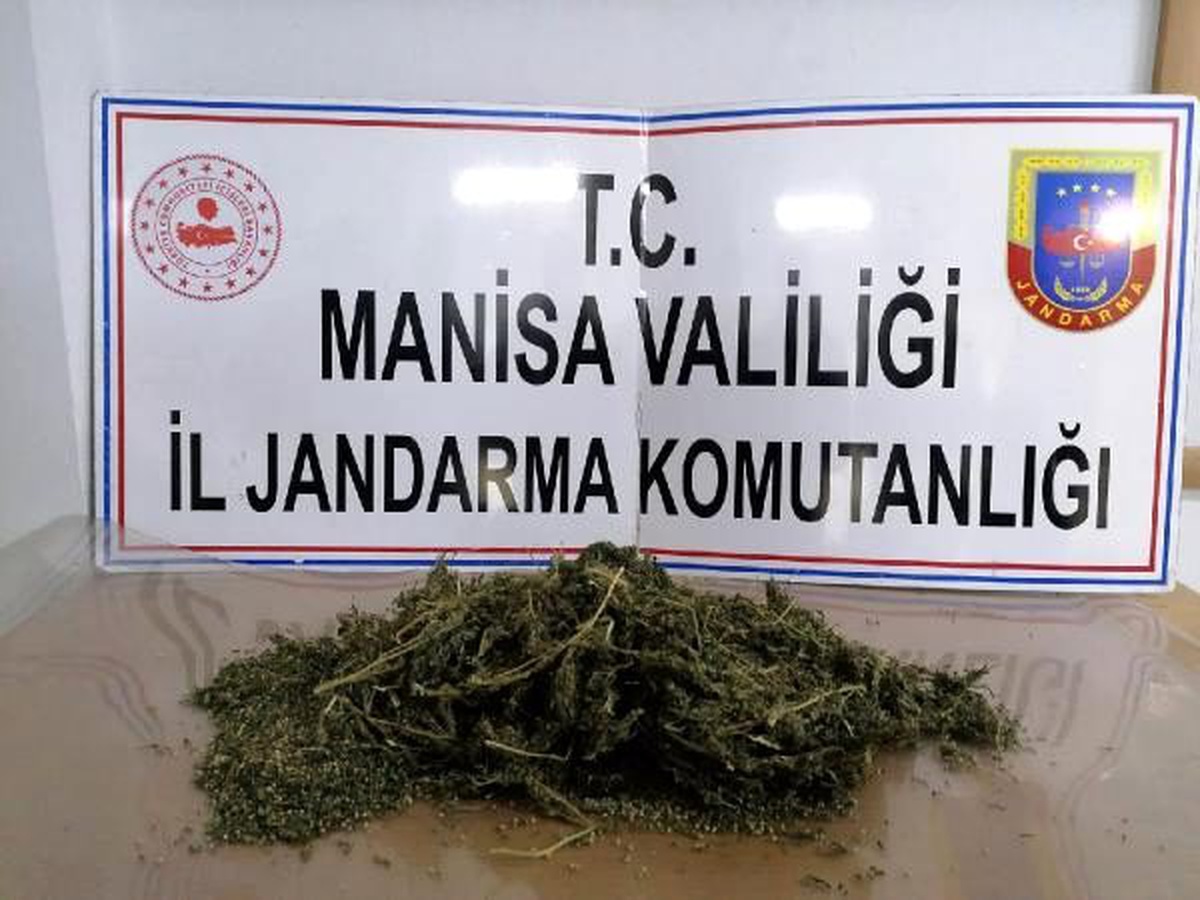 Otomobilden atılan poşetten 750 gram esrar çıktı