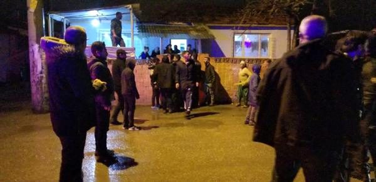 Romanların kavgasını polis hava ateş açarak durdurdu