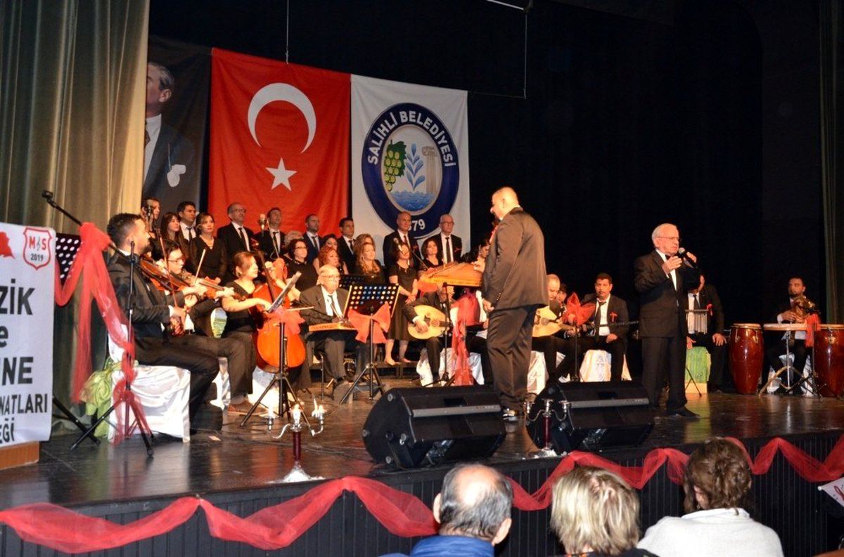Salihli\'de \'şiddete hayır\' konseri