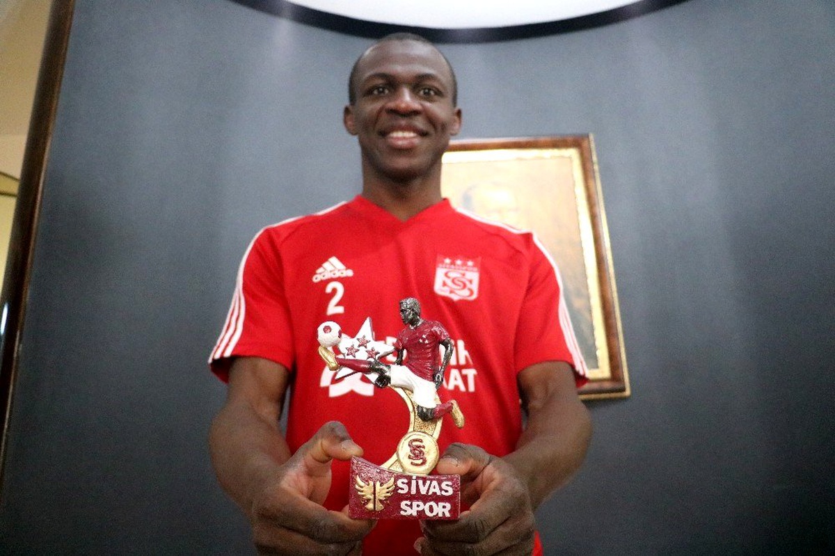 Sivasspor\'un yıldızı Kone\'yi mutlu eden hediye