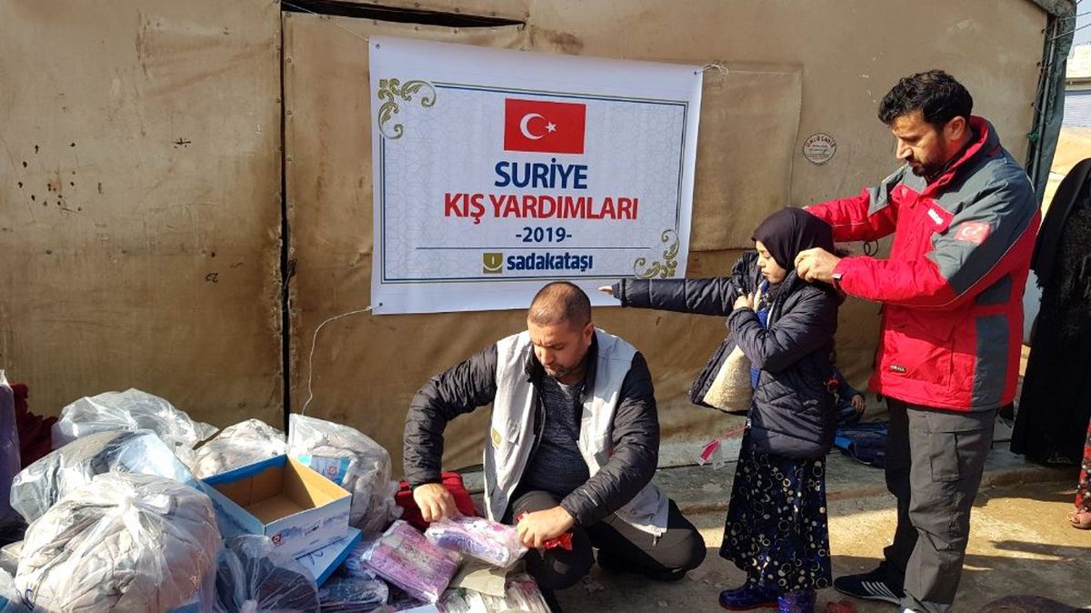 Türk hayırseverlerden İdlib\'e kış yardımı
