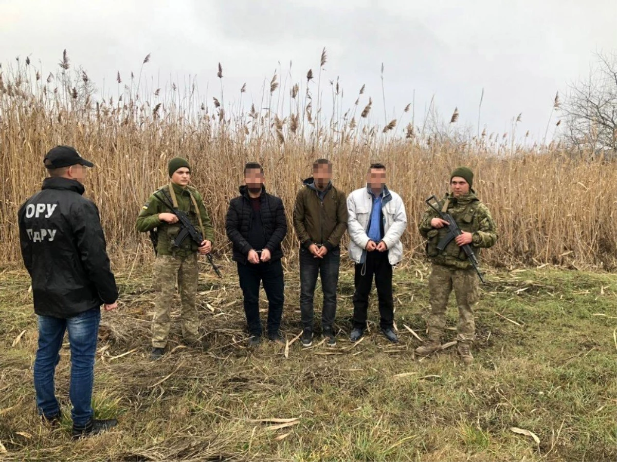 Ukrayna\'da yasa dışı yollarla sınırı geçmeye çalışan 3 Türk vatandaşı yakalandı
