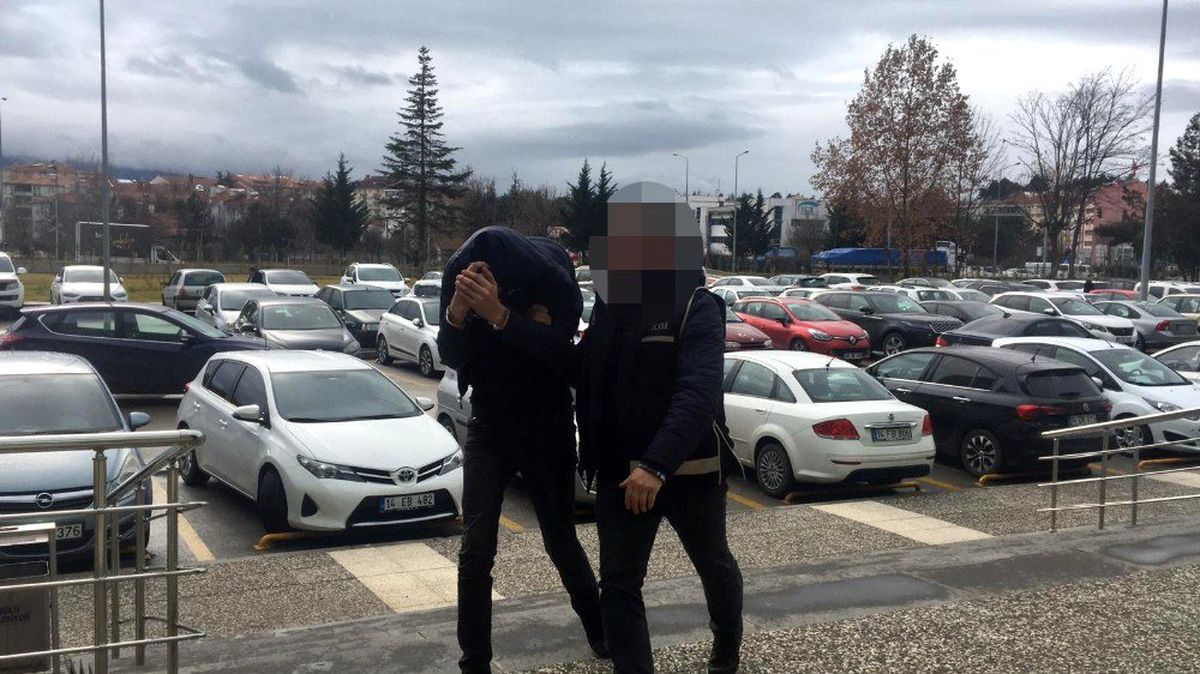 Uyuşturucu sattığı tespit edilen şahıs adliyeye sevk edildi