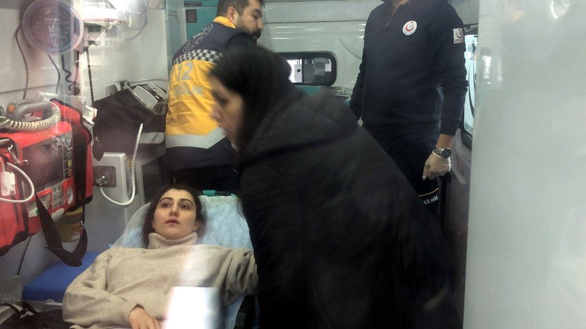 Yolda yürürken tanımadığı adamın saldırısına uğradı