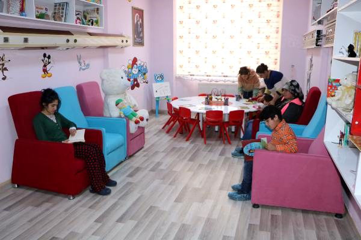 Yüksekova Devlet Hastanesi\'nde çocuklar için kütüphane