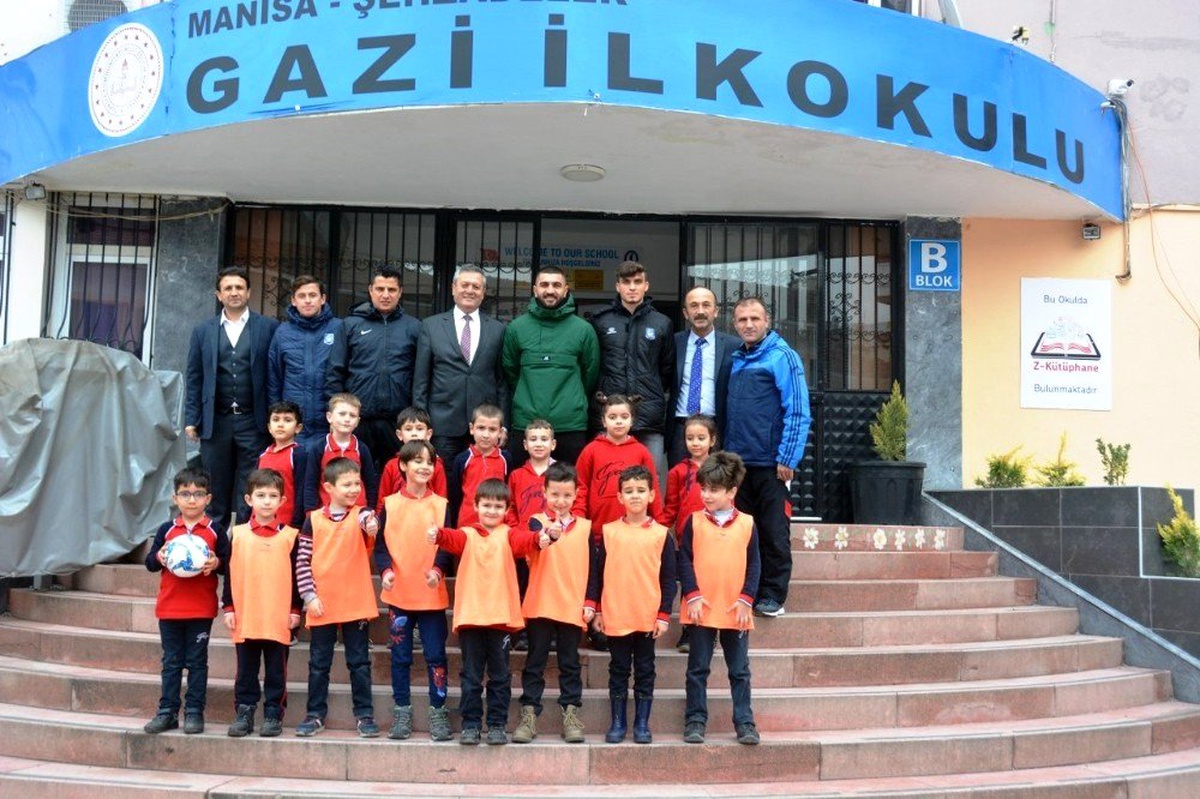 Yunusemre Gazi İlkokulu\'nda genç yetenekler belirlendi