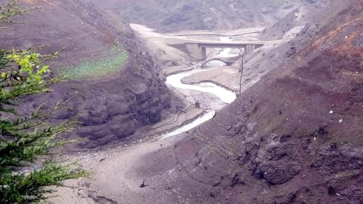 Yuvacık Barajı\'nda su seviyesi yüzde 18\'e düştü, köprüler ortaya çıktı