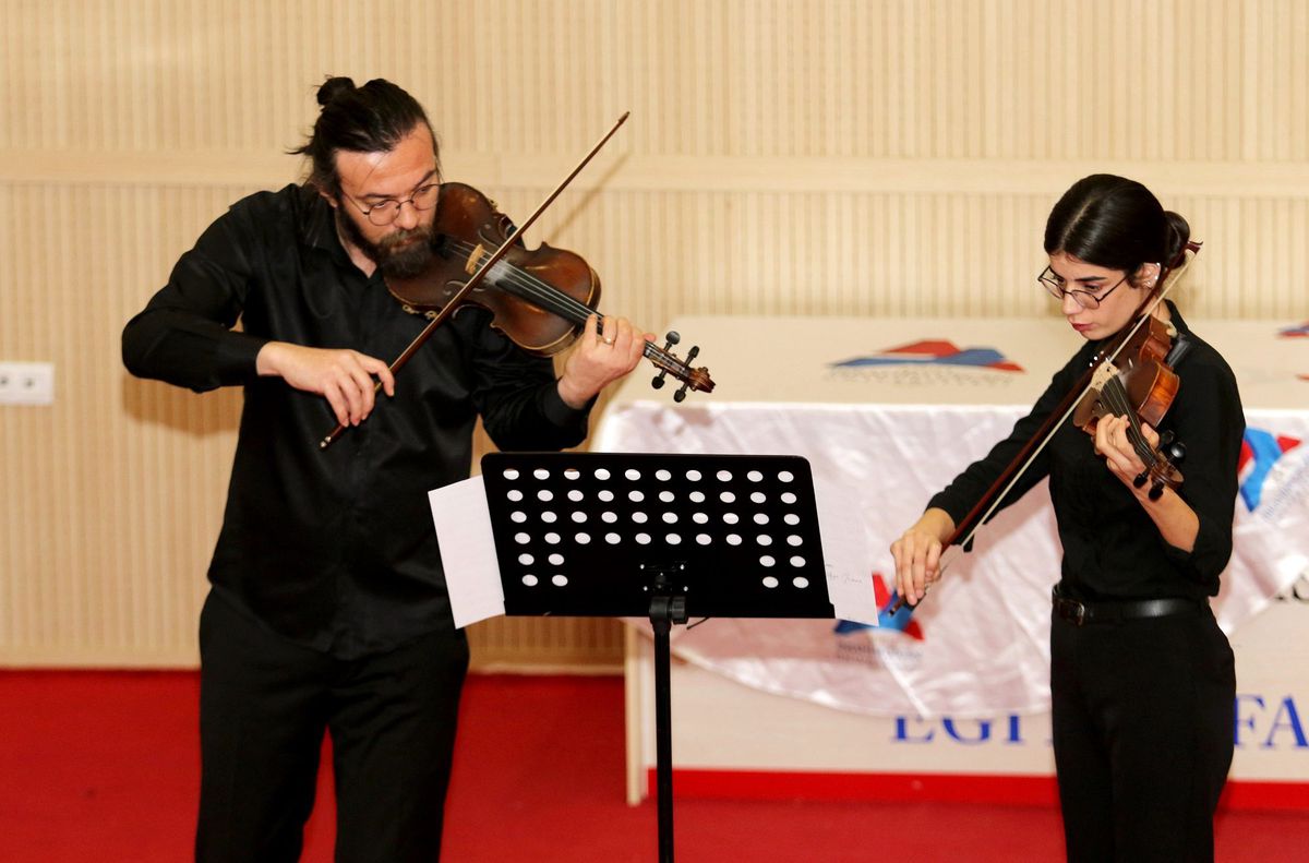 Ağrı İbrahim Çeçen Üniversitesi\'nde Duo Keman Resitali