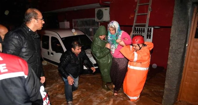 Adana'da sağanaktan zarar görenlerin hesabına biner lira yatırıldı