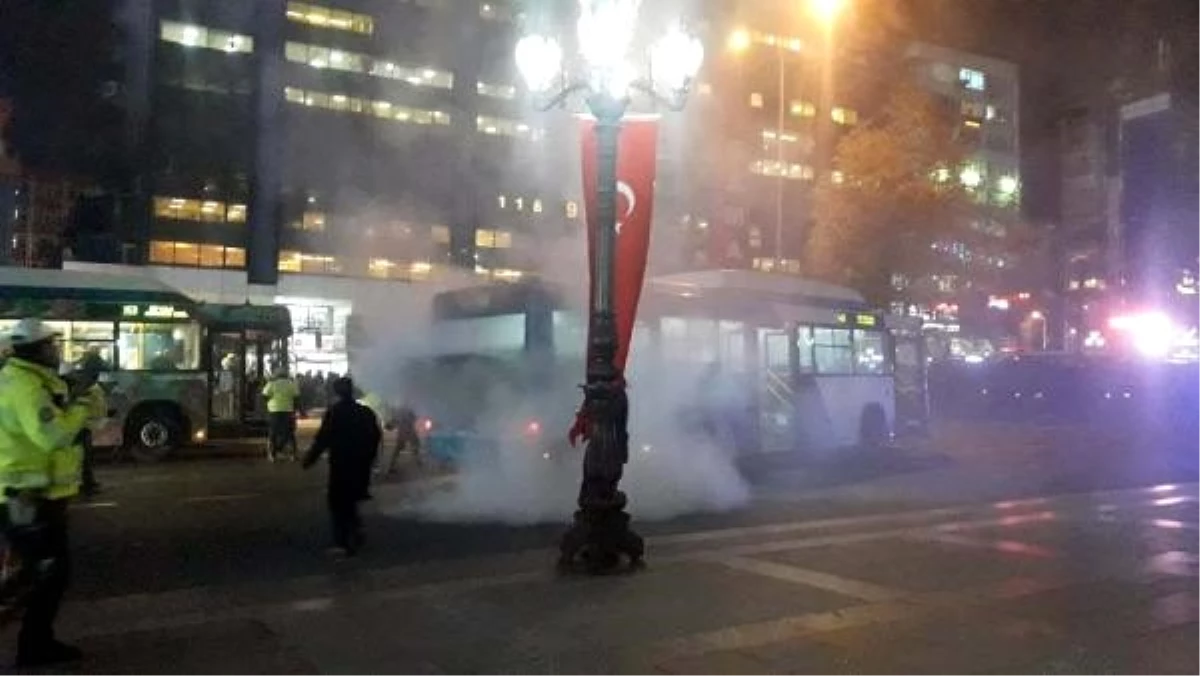 Ankara Kızılay Meydanı\'nda otobüs yangını
