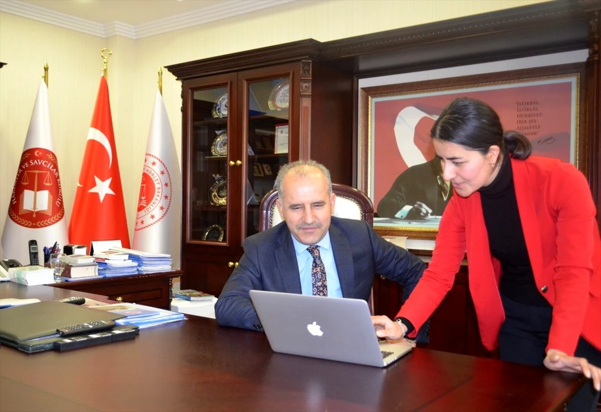 Antalya Cumhuriyet Başsavcısı İnal AA\'nın "Yılın Fotoğrafları" oylamasına katıldı
