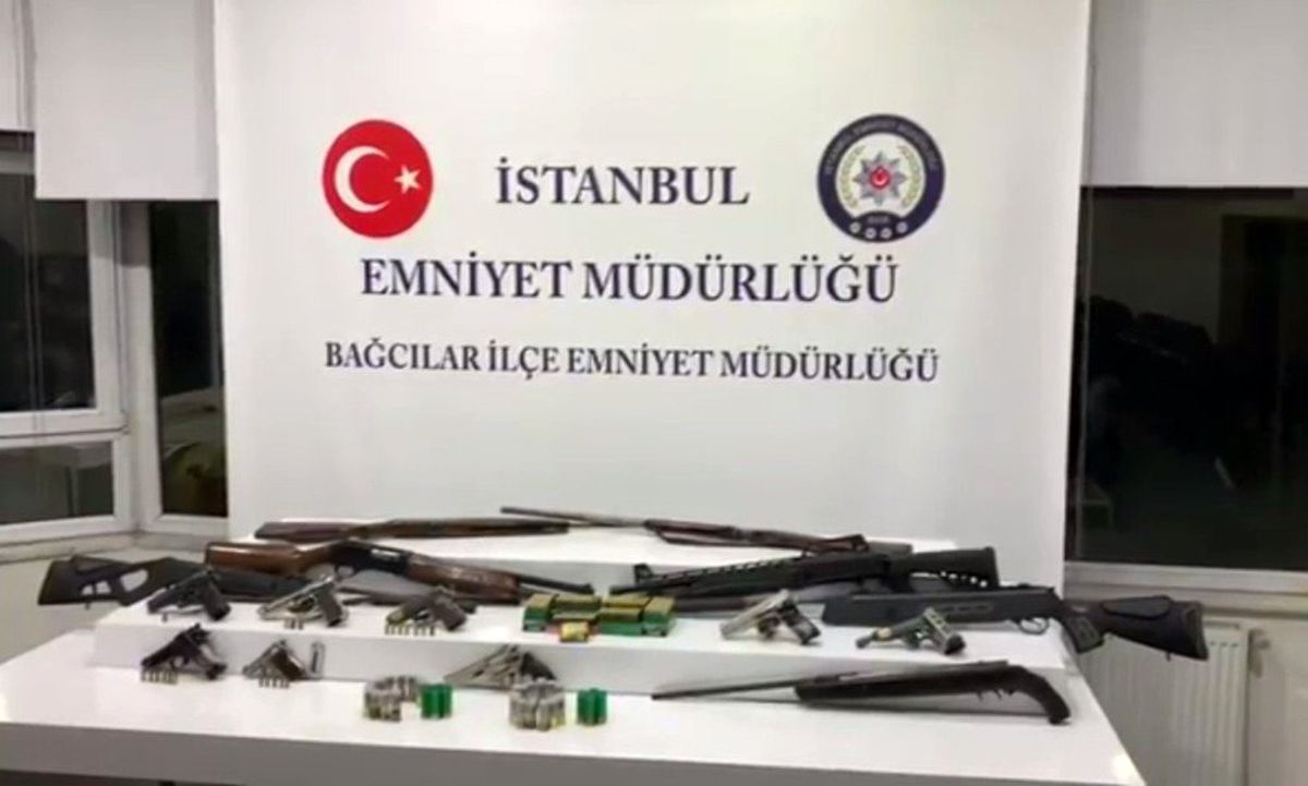 Bağcılar\'da bir evden cephanelik çıktı