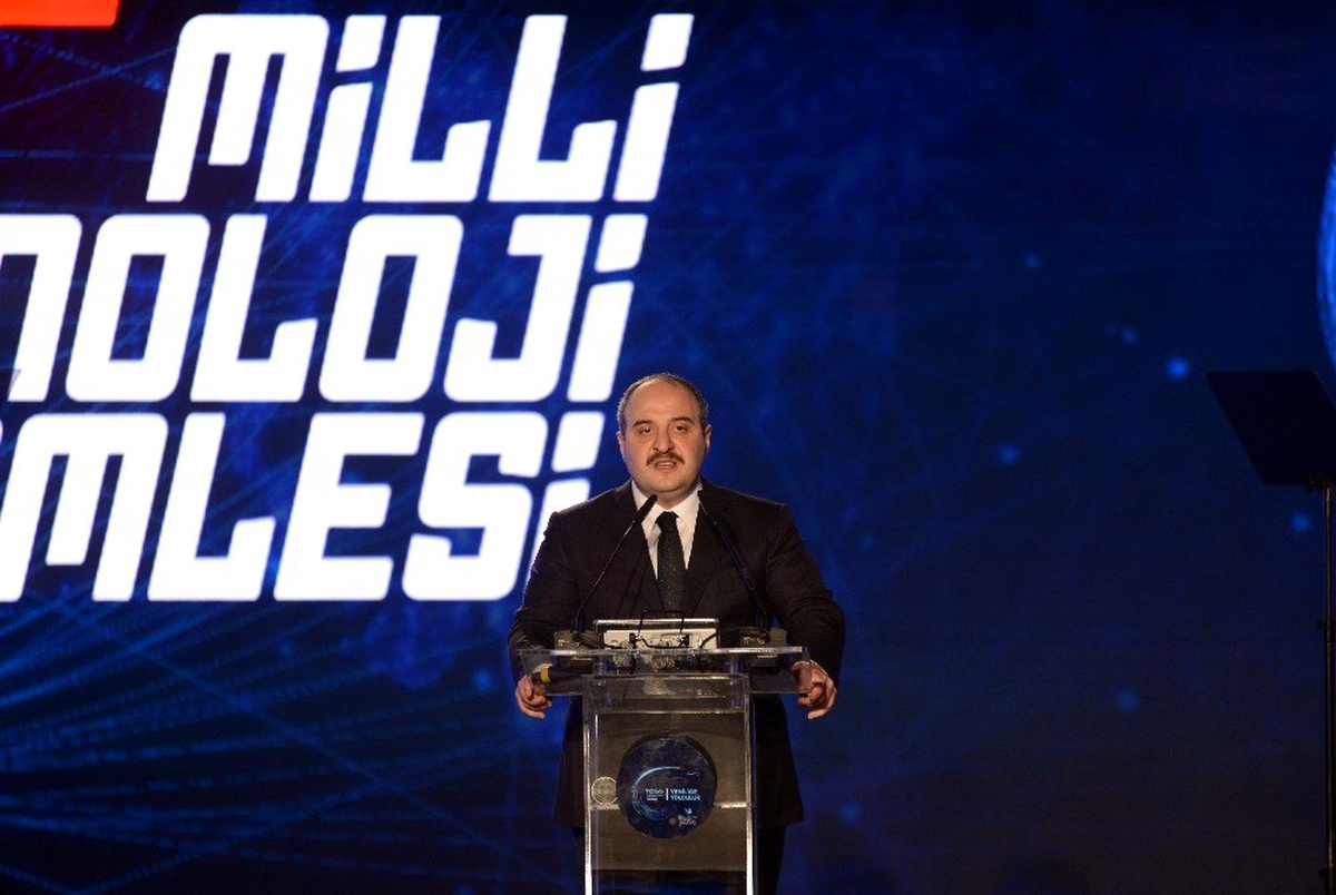 Bakan Varank: "Bu otomobil, tüm fikri ve sınai mülkiyet haklarıyla, mühendislik kararlarıyla...