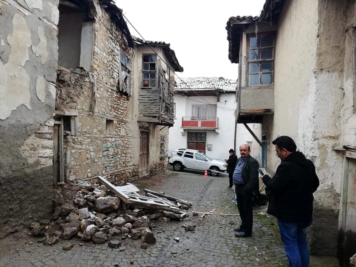 Beyşehir\'de tescilli yapının dış cephe duvarı çöktü