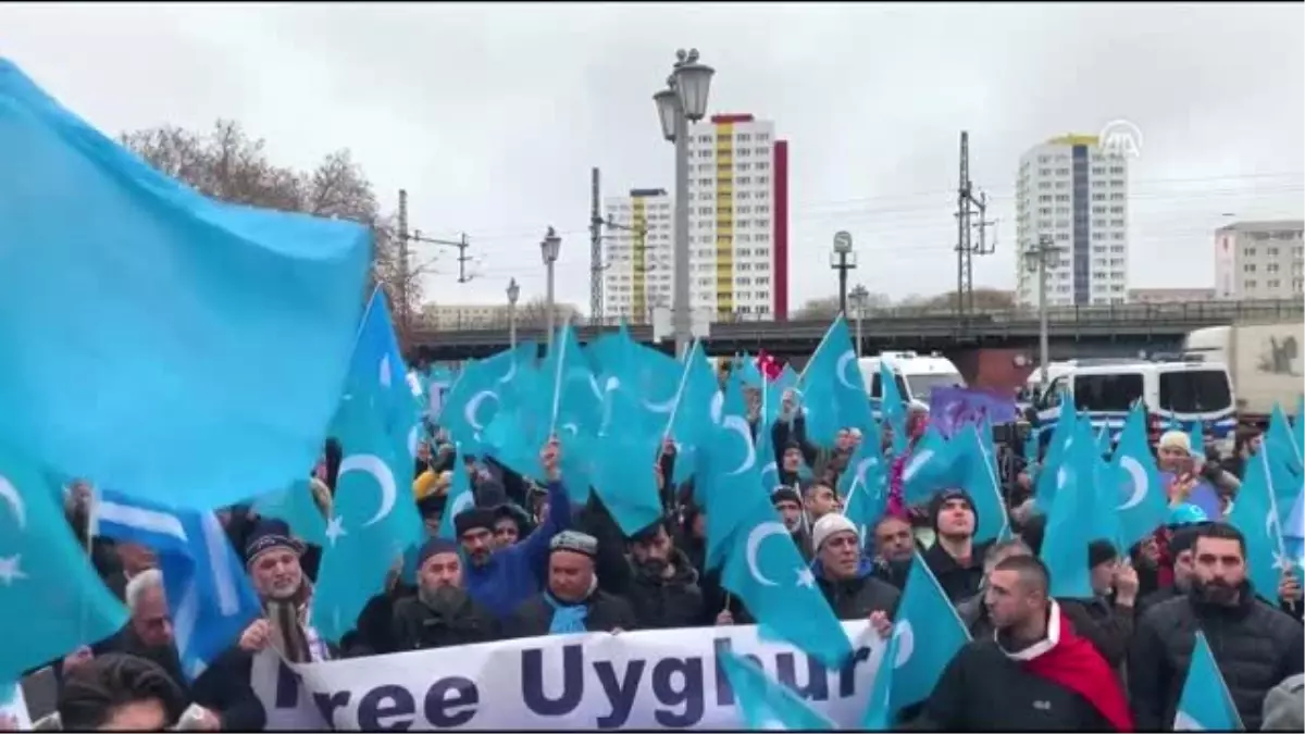 Çin\'in Uygurlara yönelik baskı politikaları binlerce kişinin katılımıyla protesto edildi