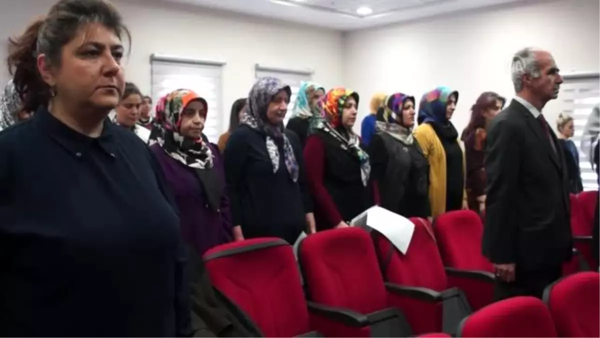 Çubuk\'ta "çocuk eğitimi" kursiyerlerine sertifikaları verildi